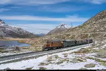 FairFotoFahrt am 10. Oktober 2020 mit dem Bernina-Krokodil Ge 4/4 182.<br>
Der Fotozug am Lej Nair.