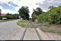 Vom Bahnhof Roßlau(Elbe) führt ein Anschlussgleis zur Roßlauer Schiffswerft (Roßlauer Schiffswerft GmbH & Co. KG (RSW)). Ob es noch befahren wird, entzieht sich jedoch meiner Kenntnis.
Aufgenommen von der Sachsenbergstraße.

🕓 23.8.2020 | 13:48 Uhr

Bild durchlief die Selbstfreischaltung (überbelichteter Himmel).