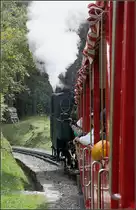 Talfahrt -

Unterhalb von Planalp mit einer kohlegefeuerten Lok der Brienz-Rothornbahn.

29.09.2013 (M)
