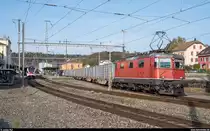 Zuckerrübenkampange 2020: SBB Re 4/4 II 11130 im Einsatz für die CJ mit einem Rübenzug Alle - Delémont am 19. Oktober 2020 beim Verlassen des Bahnhofs Porrentruy.