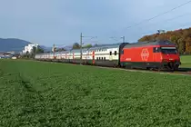 Grossverkehr vom 25. Oktober 2020 auf der alten Stammstrecke Olten-Bern infolge Unterhalts Arbeiten der Neubaustrecke Mattstetten-Rothrist-Bern (NBS).
Re 460 093-8 bei Herzogenbuchsee.
Foto: Walter Ruetsch 