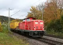 Auf dem Rückweg von Eberbach nach Neckarelz kommt der Schienenreinigungszug, in Gegenrichtung hatte der Zug noch die Schienen vom glitschigen Film befreit den Laub und Nässe auf dem Schienenkopf hinterlassen zu dieser Jahreszeit. Neckargerach den 27.10.2020