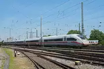 ICE 4 5812 002-4 fährt beim badischen Bahnhof ein. Die Aufnahme stammt vom 27.05.2020.