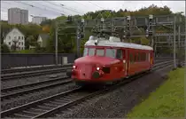 Beifang in Dullikon. Eigentlich habe ich auf die 01 202 vermutet, aber zu deren Fahrzeit kam der erst mal rote Pfeil. Den nimmt man auch noch gerne mit... Oktober 2020.