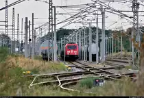 Auf dem über 30 Kilometer großen Gleisnetz der SKW Stickstoffwerke Piesteritz GmbH in Lutherstadt Wittenberg war die Sonntagsruhe deutlich zu spüren. Nur 185 397-7 konnte mit einigen Kesselwagen in der westlichen Abstellgruppe beobachtet werden.
Tele-Aufnahme vom Heuweg.

🧰 DB Cargo
🕓 23.8.2020 | 16:59 Uhr