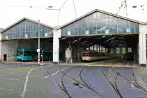 VGF Betriebshof Eckenheim am 28.10.20 von einen Gehweg aus fotografiert. Durch die Sperrung von Gutleut müssen die da Stationierten Bahnen (93 Stück) bis März in Eckenheim abgestellt werden.