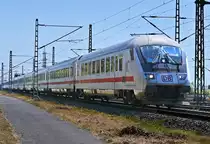 IC-Steuerwagen in Front, 101 061-0 schiebt in Wahn - 07.08.2020