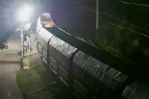 Die am Vortag in Ro�berg mit Kies bef�llten Wagen werden einzeln auf der Entladestelle entleert. Kressbronn, 09.09.2020