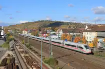 Noch klassisch mit vollständig rotem Streifen: Unbekannter 412 als ICE 610 München-Dortmund am 27.10.2020 in Oberesslingen. 