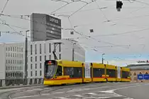 Be 6/10 Tango 157, auf der Linie 11, überquert die Münchensteinerbrücke. Die Aufnahme stammt vom 03.10.2020.