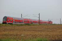 28.07.2007 143 338-2 schiebt die RB nach Elsterwerda-Biehla, hier am Block Ba�litz.