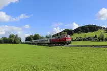 218 481-0 hier am hinteren Ende eines IC im Sommer 2019 in Unterthalhofen. Vorne zieht 218 456-2. 