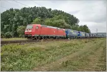 185 035-3 ist mit einen Aufliegertzug am 16.09.2020 bei Himmelstadt zu sehen.
