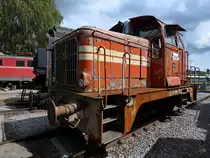Dies ist eine im Jahre 1957 von Henschel an die Böhlerwerke gelieferte Diesellokomotive vom Typ DH240B. (Lokpark Ampflwang, August 2020)