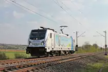 Als Lokzug fuhr am frühen Abend des 09.04.2020 die Rpool/BLSC 187 004-7  BLS Cargo. Die Alpinisten.  zwischen Müllheim (Baden) und Buggingen über die KBS 702 durchs Rheintal in Richtung Freiburg (Breisgau).