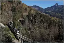 Der CEV MVR ABeh 2/6 7507 ist als Regionalzug 2326 kurz nach Sendy-Sollard auf dem Weg nach Les Avants. Im Hintergrund rechts im Bild ist der Dent de Jaman zu erkennen.

13. Nov. 2020