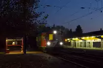 Am Abend des 7. November 2020 wartet STLB ET 2 auf die letzte Fahrt des Tages nach Feldbach als R 8612 in Bad Gleichenberg. 
