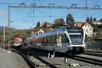 RABe 526 GTW als Regionalzug Moutier-Biel am 13. November 2020 bei Tavannes anlässlich einer Begegnung mit einem der beiden BLS RBDe 566 im Dienste der CJ.
Die Einsätze im Jura dieser Fahrzeuge sind bald Geschichte.
Fotostandort Bahnsteig, Bildausschnitt Fotoshop.
Foto: Walter Ruetsch 