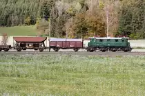 NBIK 1245.05 am 25.Oktober 2020 vor dem SGAG 14796 (Villach Hbf.-Ostbf. - St. Veit an der Glan-Westbf.) auf der Rudolfsbahn beim Strecken-Km 332,8.