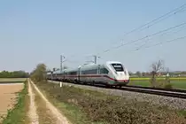 Als ICE 73 (Hamburg Hbf - Basel Bad Bf) fuhr am frühen Nachmittag des 10.04.2020 der 412 015 (9015/5812 015-6) südlich von Buggingen über die Rheintalbahn durchs Markgräflerland in Richtung Basel.