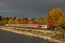 1144 215-1 mit dem IC 118 Leerpark auf dem Bahndamm Lindau. 30.0.20