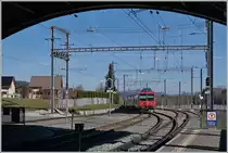 Der TRAVYS Regionalzug 6018 verlässt Le Brassus mit dem Ziel Vallorbe. Der Zug besteht aus folgenden Fahrzeugen: An der Spitze der TRAVYS RBDe 560 384 (UIC RBDe 560 DO TR 94 7 560 384-0 CH-TVYS) gefolgt vom Zwischenwagen B NPZ DO TR 50 85 29-43 384-1 CH-TVYS und am Schluss der Steuerwagen ABt NPZ DO TR 50 85 39-43 984-6 CH-TVYS. 

14. November 2020
