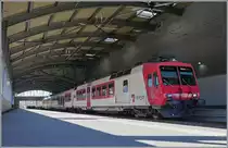 In Le Brassus wartet der TRAVYS RBDe 560 384 (UIC RBDe 560 DO TR 94 7 560 384-0 CH-TVYS) mit dem Zwischenwagen B NPZ DO TR 50 85 29-43 384-1 CH-TVYS und dem Steuerwagen ABt NPZ DO TR 50 85 39-43 984-6 CH-TVYS als Regionalzug 6018 nach Vallorbe auf die Abfahrt.

14. November 2020