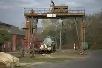 Abgestelt unter einem alten Portalkran ein Selbstentlader und eine typische E-Lok, welche in den Braunkohlentagebauen anzutreffen war. Energiefabrik Knappenrode.
14.11.2020 12:03 Uhr.