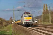 Eine interessante Farbgebung hat 140 797-2 von Schweerbau, die aus Trier kommend mit ihrem Bauzug in Richtung Saarbrücken durch Ensdorf Saar fährt.
Bahnstrecke 3230 - 14.11.2020