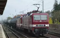 DeltaRail GmbH, Frankfurt (Oder)mit der Dppeltraktion   243 179-9  [NVR-Nummer: 91 80 6143 179-0 D-DELTA] +  243 145-0  [NVR-Nummer: 91 80 6143 145-1 D-DELTA] mit Kesselwagenzug am 13.11.20 Bf. Berlin Hirschgarten.