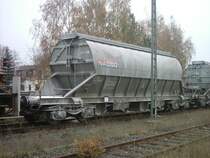 Ein Sch�ttgutwagen der NACCO vermietet an die Firma AKW-Kick in Hirschau. Der Wagen pendelte zwischen Hirschau und der SCA Laakirchen in �sterreich. Wg-Nr. 33 87 0693 132-0. Mittlerweile wurde der Wagen durch einen modernen Taoos ersetzt. (31.10.2005)