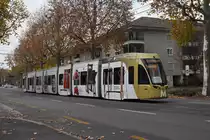 Be 6/8 Flexity 5010 mit der Werbung für die Basler Museen, auf der Linie 1, fährt zur Haltestelle Schützenhaus. Die Aufnahme stammt vom 16.11.2020.