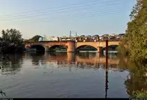 Autotransportzug (BLG Logistics Group AG & Co. KG) mit 187 307-4 unterwegs auf der Saalebrücke in Halle-Wörmlitz Richtung Angersdorf.

🧰 Railpool GmbH, vermietet an die HSL Logistik GmbH (HSL)
🚩 Bahnstrecke Halle–Hann. Münden (KBS 590)
🕓 11.9.2020 | 18:20 Uhr