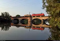 Ein gemischter Gz mit 152 128-5 (Siemens ES64F) wurde im Abendlicht auf der Saalebrücke in Halle-Wörmlitz in Fahrtrichtung Halle Rosengarten aufgenommen.

🧰 DB Cargo
🚩 Bahnstrecke Halle–Hann. Münden (KBS 590)
🕓 11.9.2020 | 18:27 Uhr
