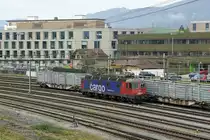 Bahnhof Delémont.
Am Freitag den 14. November 2020 brachte die Re 620 039-8  MURTEN  einen Blockzug von Basel nach Delémont für die ALCOSUISS AG (Aufnahme ID 123 30 45).
Für die tranchenweise Feinzustellung der Kesselwagen vom Bahnhof zum Industriegelände bemühte sich der Tm 232 147-9, während die Re 620 039-6 auf die Rückfahrt als Lokzug nach Basel wartete.
Die erkennbaren Rübentransportwagen sind für den Verlad in Alle auf der CJ bestimmt.
Foto: Walter Ruetsch  