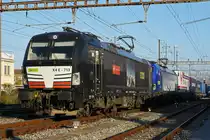 Doppeltraktion, mit den Siemens Vectron 193 713-5 und 193 497-5 durchfährt den Bahnhof Pratteln. Die Aufnahme stammt vom 06.11.2020.