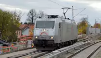 TX Logistik Austria GmbH mit  185 539-4  [NVR-Nummer: 93 81 0185 539-4 A-TXL A] am 18.11.20 Bf. Berlin Karow Richtung Nordosten.