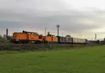 293 023-8, 106 756-0 und 346 020-3 (PRESS) fuhren am 24.09.20 von Sonneberg nach Espenhain. Hier ist der Zug in Triptis zu sehen. 