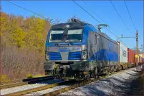 ADRIA 193 822 'Katja' zieht Containerzug durch Maribor-Tabor Richtung Koper Hafen. /17.11.2020