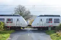 Kurz hinter Hamm befinden sich noch vereinzelt Blinklichtanlagen. Hier rauscht der RE7 kurz hinter Hamm Richtung Bönen.

Hamm 12.11.2020