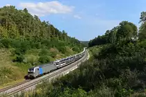 Der Vectron mit der höchsten Ordnungnummer wurde an Railpool ausgeliefert und kommt aktuell für die Rurtalbahn zum Einsatz. Am 13. September 2020 konnte die 193 999 vor dem DGS 47142 von Györ nach Bremen Rbf beobachtet werden. Den mit fabrikneuen Audis aus ungarischer Produktion beladenen Ganzzug konnte ich bei Sinngrün in der Oberpfalz fotografieren. 