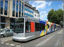 Tw 2017 der D�sseldorfer Rheinbahn, eingesetzt auf der Linie 712, steht am 07.07.2007 an der Haltestelle Pempelforter Stra�e.