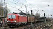 DB Cargo AG [D] mit  193 372  [NVR-Nummer: 91 80 6193 372-0 D-DB] und einem Ganzzug Schiebewandwagen Richtung Frankfurt/Oder am 19.11.20 Bf. Berlin Hirschgarten.