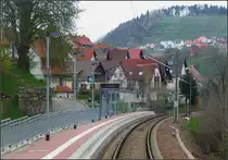 Mit der S41 das Murgtal hinunter -

Die neu für den Stadtbahnbetrieb eingerichtete Station 'Au im Murgtal' liegt erkennbar im Gefälle der Bahnstrecke.

10.04.2005 (J)