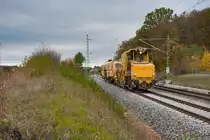 Eine Schotterprofiliermaschine bei Oberdachstetten Richtung Ansbach, 16.10.2019