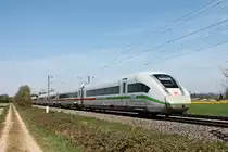 Als ICE 73 (Kiel Hbf - Basel Bad Bf) fuhr am Nachmittag des 16.04.2020 der 412 034 (9034/5812 034-7) südlich von Buggingen durchs Rheintal in Richtung Müllheim (Baden).
