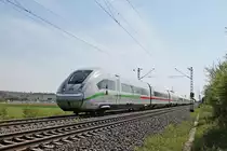 Am Nachmittag des 16.04.2020 fuhr 412 034 (9034/0812 034-8) nördlich von Hügelheim als ICE 70 (Basel Bad Bf - Hamburg Altona) über die Rheintalbahn durchs Markgräflerland in Richtung Freiburg (Breisgau).