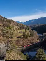 RhB Ge 4/4 II 631 mit RE Scuol-Tarasp - Disentis am 21. November 2020 zwischen Reichenau-Tamins und Trin.