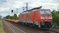 DB Cargo AG [D] mit  189 011-0  [NVR-Nummer: 91 80 6189 011-0 D-DB] und einem Überführungszug nagelneuer Containertragwagen vom Einsteller WASCOSA für das schwedische EVU Green Cargo mit schwedischer Registrierung am 25.08.20 Bf. Dresden Strehlen.