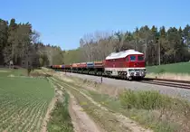 132 426 (NRE)fuhr am 22.04.20 von Frankfurt am Main nach Chemnitz. Hier ist der Zug bei Oberndorf zu sehen.